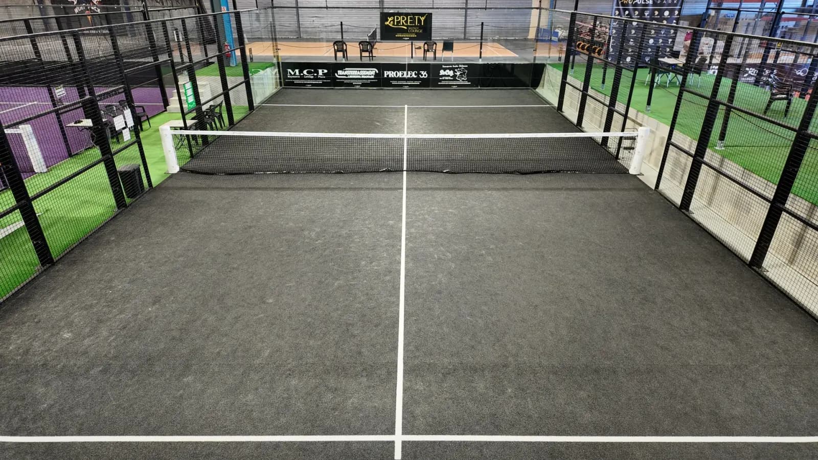 Piste de padel noire, Propulse Park Loches