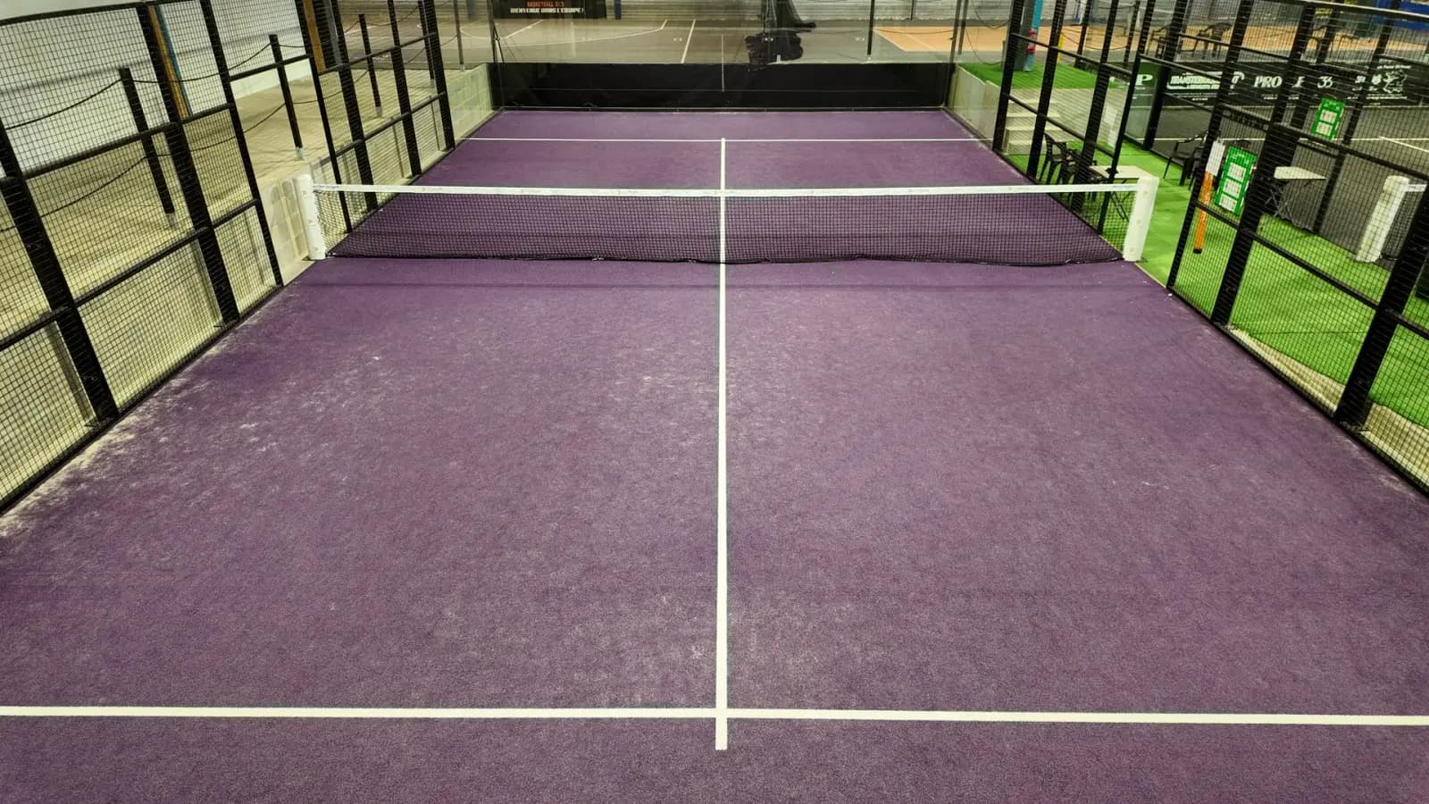 Piste de padel violette, Propulse Park Loches